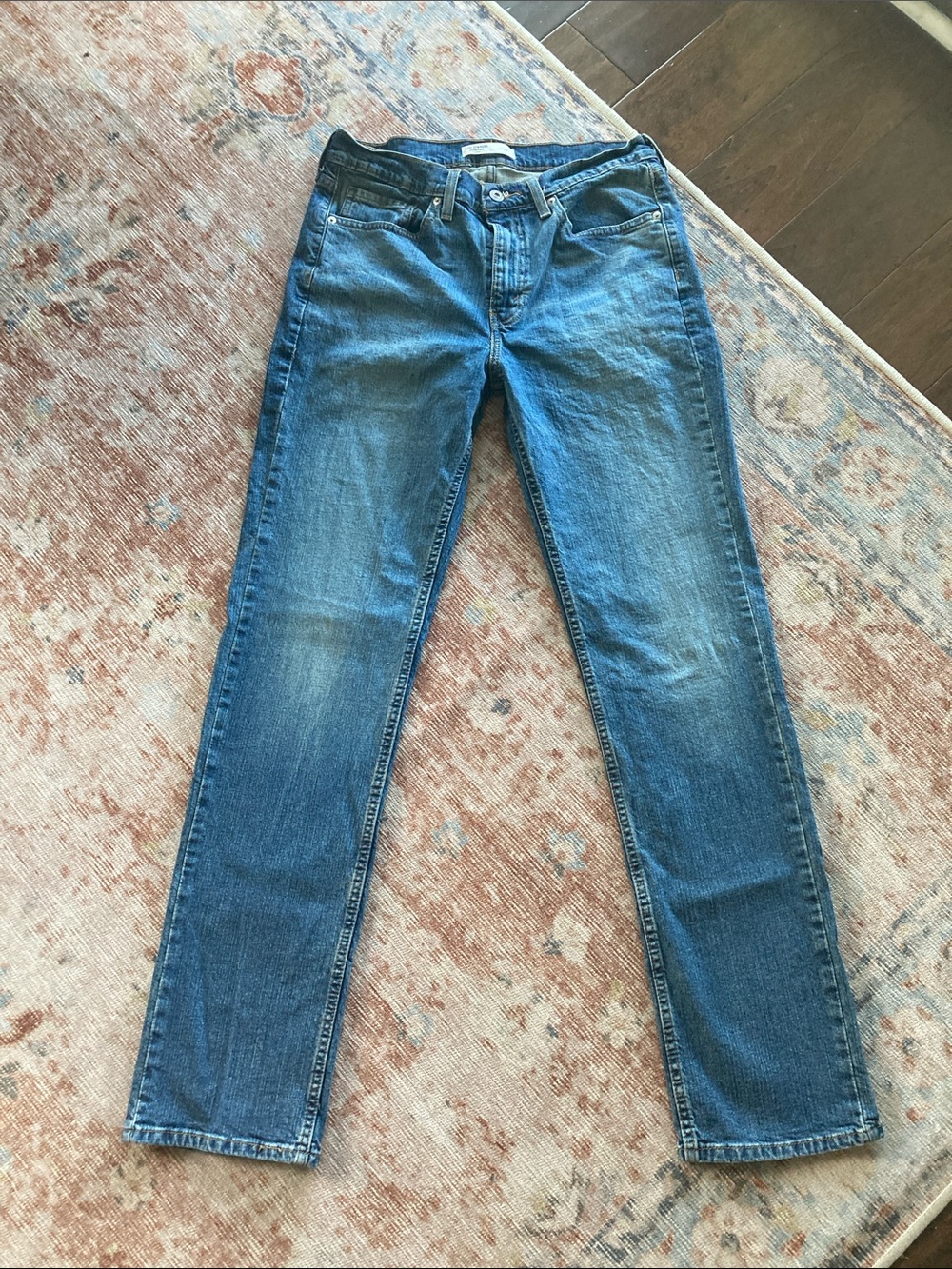 Levi's Slim Straight Jeans in Medium Blue Wash